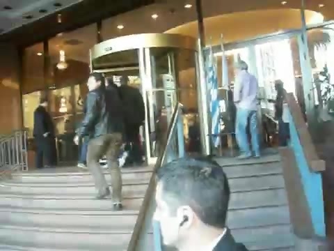 Demi Lovato Saludando en el hotel Radisson Uruguay 29_04_12 0783