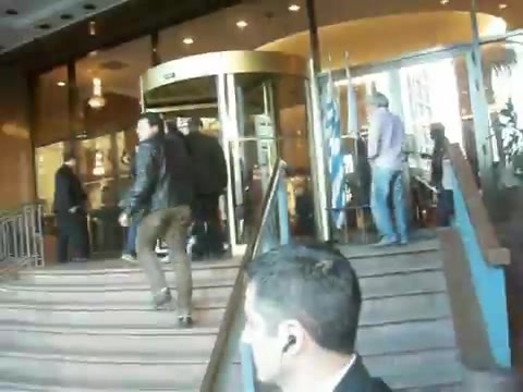 Demi Lovato Saludando en el hotel Radisson Uruguay 29_04_12 0785 - Demi Saludando en el hotel Radisson Uruguay Part oo1