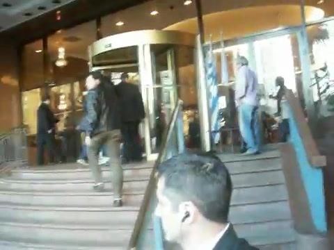 Demi Lovato Saludando en el hotel Radisson Uruguay 29_04_12 0790 - Demi Saludando en el hotel Radisson Uruguay Part oo1
