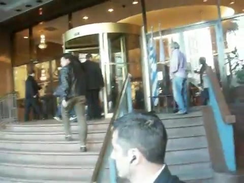 Demi Lovato Saludando en el hotel Radisson Uruguay 29_04_12 0792 - Demi Saludando en el hotel Radisson Uruguay Part oo1