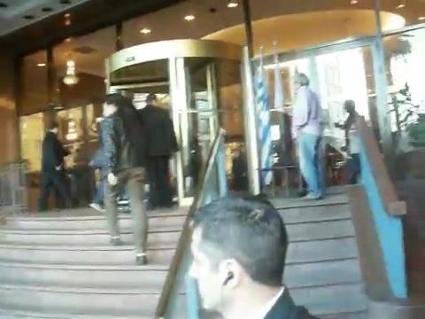 Demi Lovato Saludando en el hotel Radisson Uruguay 29_04_12 0793 - Demi Saludando en el hotel Radisson Uruguay Part oo1
