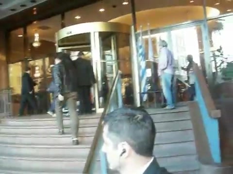 Demi Lovato Saludando en el hotel Radisson Uruguay 29_04_12 0794 - Demi Saludando en el hotel Radisson Uruguay Part oo1