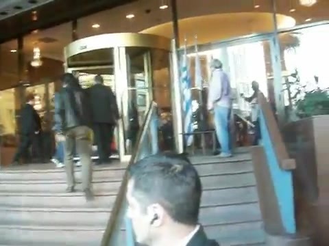 Demi Lovato Saludando en el hotel Radisson Uruguay 29_04_12 0804 - Demi Saludando en el hotel Radisson Uruguay Part oo1