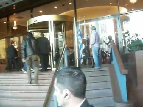 Demi Lovato Saludando en el hotel Radisson Uruguay 29_04_12 0806 - Demi Saludando en el hotel Radisson Uruguay Part oo1