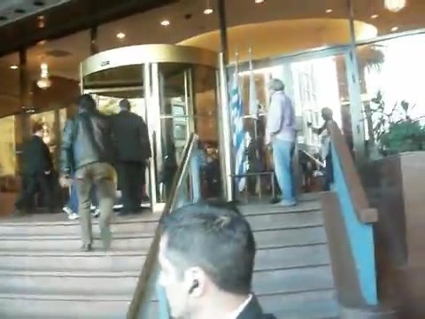 Demi Lovato Saludando en el hotel Radisson Uruguay 29_04_12 0807 - Demi Saludando en el hotel Radisson Uruguay Part oo1