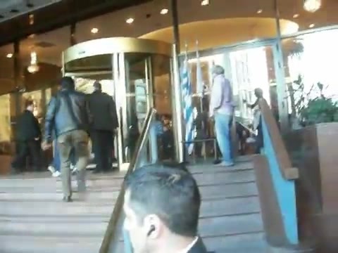 Demi Lovato Saludando en el hotel Radisson Uruguay 29_04_12 0809 - Demi Saludando en el hotel Radisson Uruguay Part oo1