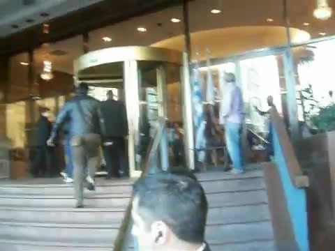 Demi Lovato Saludando en el hotel Radisson Uruguay 29_04_12 0815 - Demi Saludando en el hotel Radisson Uruguay Part oo1