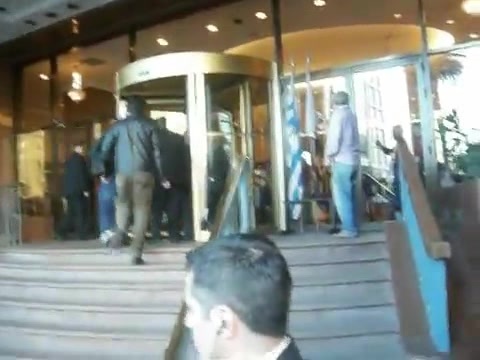 Demi Lovato Saludando en el hotel Radisson Uruguay 29_04_12 0833 - Demi Saludando en el hotel Radisson Uruguay Part oo1