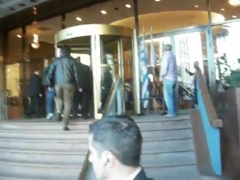 Demi Lovato Saludando en el hotel Radisson Uruguay 29_04_12 0834 - Demi Saludando en el hotel Radisson Uruguay Part oo1