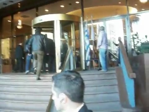 Demi Lovato Saludando en el hotel Radisson Uruguay 29_04_12 0838 - Demi Saludando en el hotel Radisson Uruguay Part oo1