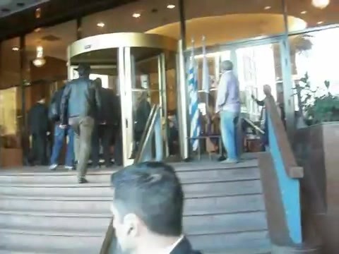 Demi Lovato Saludando en el hotel Radisson Uruguay 29_04_12 0841 - Demi Saludando en el hotel Radisson Uruguay Part oo1