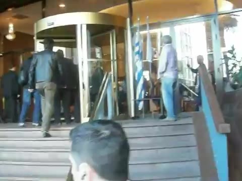 Demi Lovato Saludando en el hotel Radisson Uruguay 29_04_12 0843