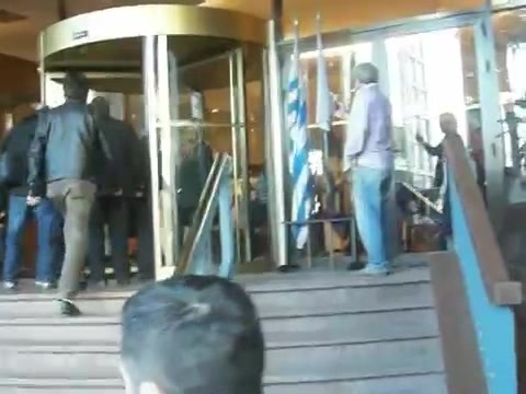 Demi Lovato Saludando en el hotel Radisson Uruguay 29_04_12 0848 - Demi Saludando en el hotel Radisson Uruguay Part oo1