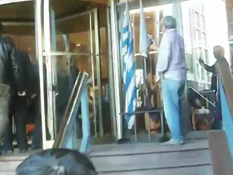 Demi Lovato Saludando en el hotel Radisson Uruguay 29_04_12 0855 - Demi Saludando en el hotel Radisson Uruguay Part oo1