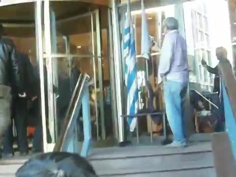 Demi Lovato Saludando en el hotel Radisson Uruguay 29_04_12 0857 - Demi Saludando en el hotel Radisson Uruguay Part oo1