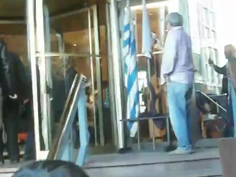 Demi Lovato Saludando en el hotel Radisson Uruguay 29_04_12 0858 - Demi Saludando en el hotel Radisson Uruguay Part oo1