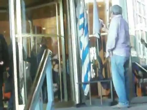 Demi Lovato Saludando en el hotel Radisson Uruguay 29_04_12 0867 - Demi Saludando en el hotel Radisson Uruguay Part oo1