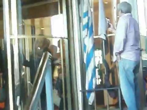 Demi Lovato Saludando en el hotel Radisson Uruguay 29_04_12 0875 - Demi Saludando en el hotel Radisson Uruguay Part oo1