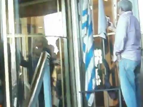 Demi Lovato Saludando en el hotel Radisson Uruguay 29_04_12 0876 - Demi Saludando en el hotel Radisson Uruguay Part oo1