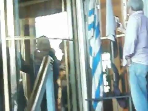 Demi Lovato Saludando en el hotel Radisson Uruguay 29_04_12 0880 - Demi Saludando en el hotel Radisson Uruguay Part oo1