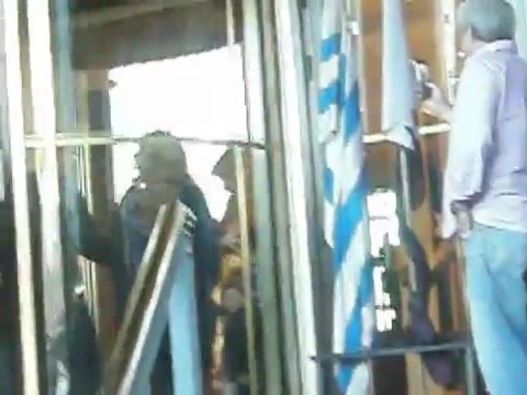 Demi Lovato Saludando en el hotel Radisson Uruguay 29_04_12 0881 - Demi Saludando en el hotel Radisson Uruguay Part oo1