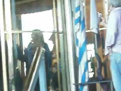 Demi Lovato Saludando en el hotel Radisson Uruguay 29_04_12 0883 - Demi Saludando en el hotel Radisson Uruguay Part oo1