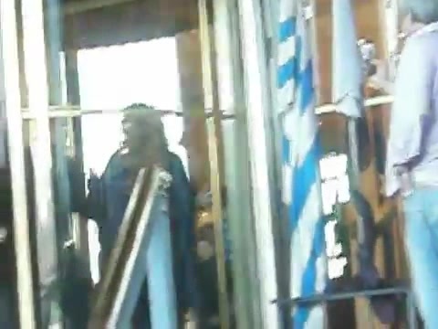 Demi Lovato Saludando en el hotel Radisson Uruguay 29_04_12 0884 - Demi Saludando en el hotel Radisson Uruguay Part oo1