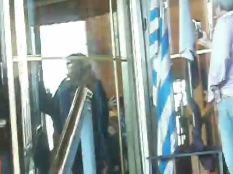 Demi Lovato Saludando en el hotel Radisson Uruguay 29_04_12 0886 - Demi Saludando en el hotel Radisson Uruguay Part oo1