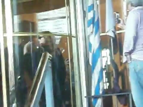 Demi Lovato Saludando en el hotel Radisson Uruguay 29_04_12 0893 - Demi Saludando en el hotel Radisson Uruguay Part oo1