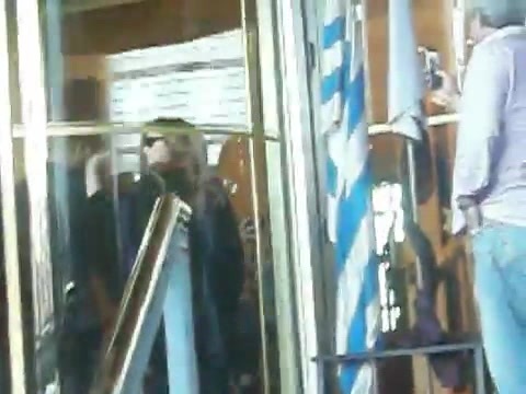 Demi Lovato Saludando en el hotel Radisson Uruguay 29_04_12 0894 - Demi Saludando en el hotel Radisson Uruguay Part oo1