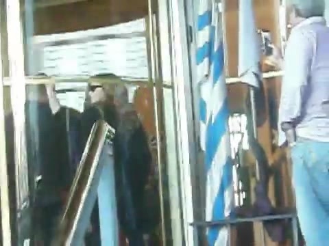 Demi Lovato Saludando en el hotel Radisson Uruguay 29_04_12 0898 - Demi Saludando en el hotel Radisson Uruguay Part oo1