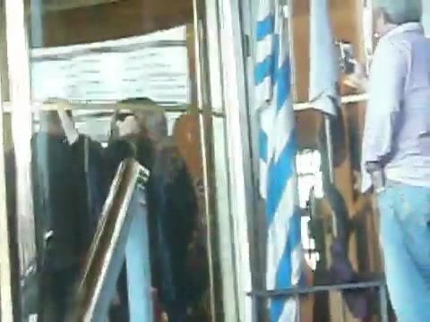 Demi Lovato Saludando en el hotel Radisson Uruguay 29_04_12 0899 - Demi Saludando en el hotel Radisson Uruguay Part oo1