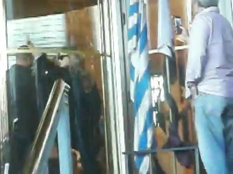 Demi Lovato Saludando en el hotel Radisson Uruguay 29_04_12 0905 - Demi Saludando en el hotel Radisson Uruguay Part oo1