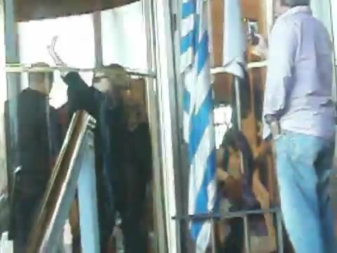 Demi Lovato Saludando en el hotel Radisson Uruguay 29_04_12 0917 - Demi Saludando en el hotel Radisson Uruguay Part oo1