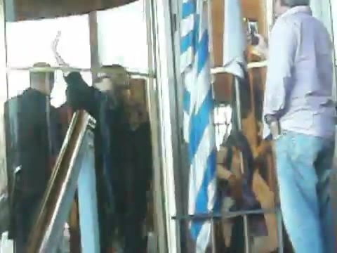 Demi Lovato Saludando en el hotel Radisson Uruguay 29_04_12 0918 - Demi Saludando en el hotel Radisson Uruguay Part oo1