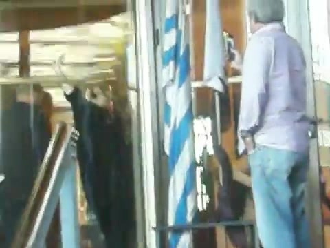 Demi Lovato Saludando en el hotel Radisson Uruguay 29_04_12 0938