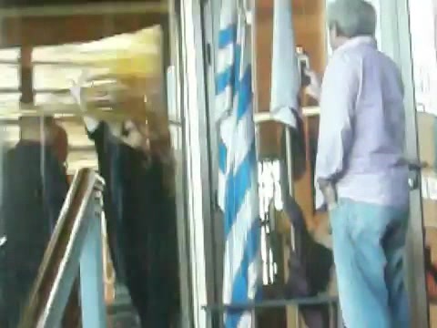 Demi Lovato Saludando en el hotel Radisson Uruguay 29_04_12 0939 - Demi Saludando en el hotel Radisson Uruguay Part oo1