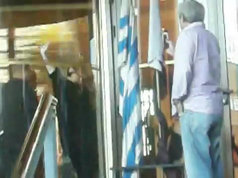 Demi Lovato Saludando en el hotel Radisson Uruguay 29_04_12 0941 - Demi Saludando en el hotel Radisson Uruguay Part oo1