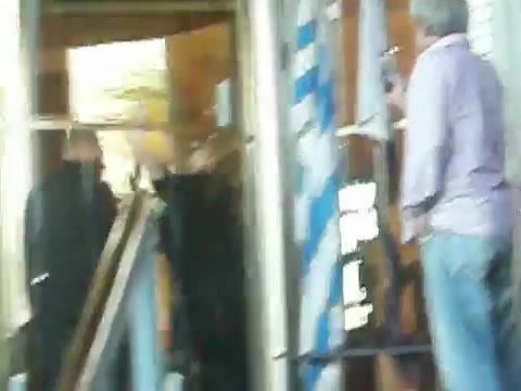 Demi Lovato Saludando en el hotel Radisson Uruguay 29_04_12 0950 - Demi Saludando en el hotel Radisson Uruguay Part oo1