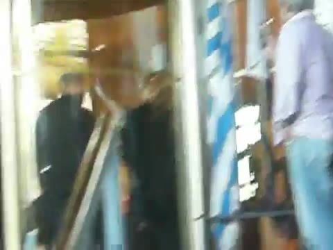 Demi Lovato Saludando en el hotel Radisson Uruguay 29_04_12 0954 - Demi Saludando en el hotel Radisson Uruguay Part oo1