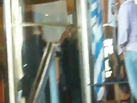 Demi Lovato Saludando en el hotel Radisson Uruguay 29_04_12 0958