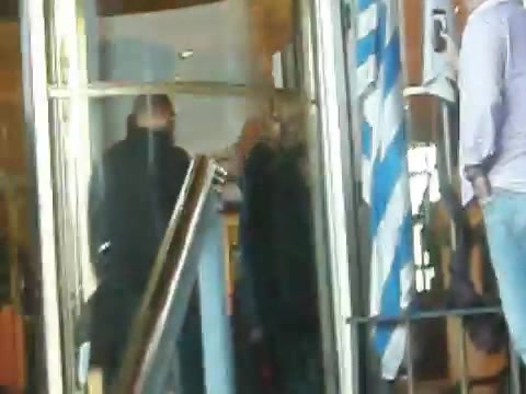 Demi Lovato Saludando en el hotel Radisson Uruguay 29_04_12 0960 - Demi Saludando en el hotel Radisson Uruguay Part oo1