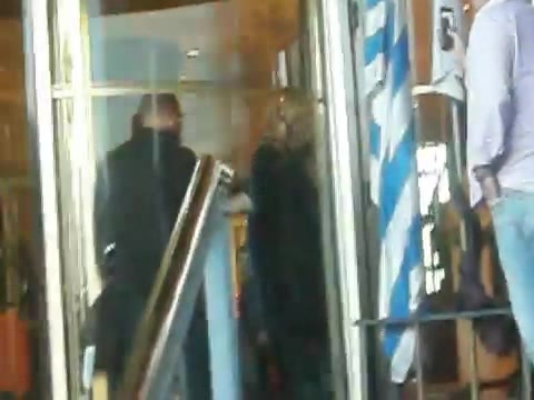 Demi Lovato Saludando en el hotel Radisson Uruguay 29_04_12 0962 - Demi Saludando en el hotel Radisson Uruguay Part oo1