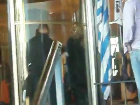 Demi Lovato Saludando en el hotel Radisson Uruguay 29_04_12 0965 - Demi Saludando en el hotel Radisson Uruguay Part oo1