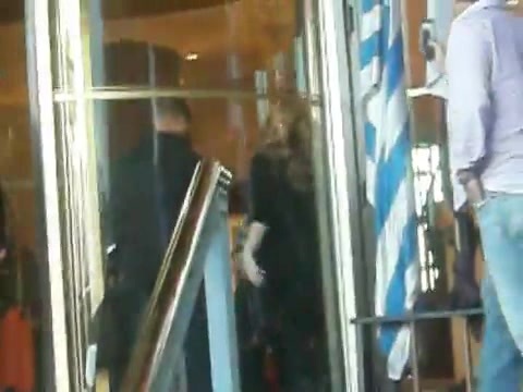 Demi Lovato Saludando en el hotel Radisson Uruguay 29_04_12 0971