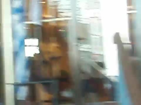 Demi Lovato Saludando en el hotel Radisson Uruguay 29_04_12 1057
