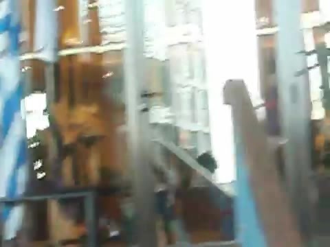 Demi Lovato Saludando en el hotel Radisson Uruguay 29_04_12 1064