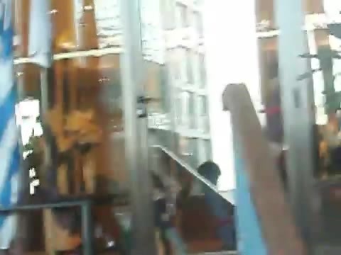 Demi Lovato Saludando en el hotel Radisson Uruguay 29_04_12 1066