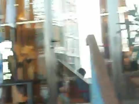 Demi Lovato Saludando en el hotel Radisson Uruguay 29_04_12 1068