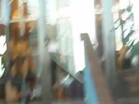 Demi Lovato Saludando en el hotel Radisson Uruguay 29_04_12 1075